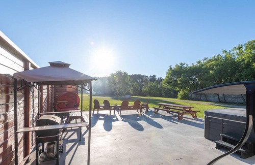 Arundel Other | Cozy country home w/hottub and sauna.