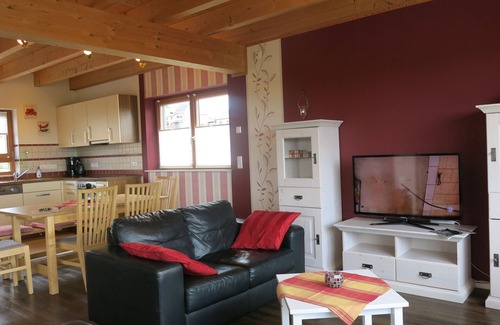 Irmenach House | Cozy country house "Roter Milan" with fantastic views