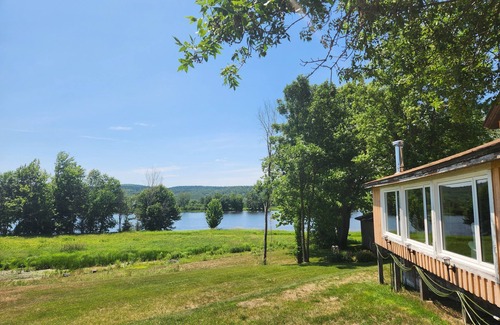 Hampstead House | Cozy country house with water front views.