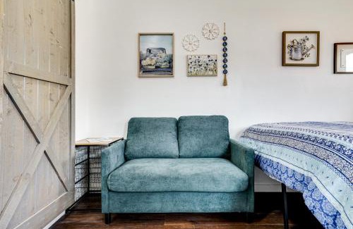 Slidell Apartment | Cozy Country Living Cabin in SlidellandDecatur!