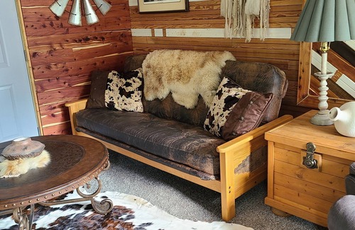 Fountain City Cabin | Cozy country lodge with 1 bedroom and WiFi, AC in enjoyable Fountain City
