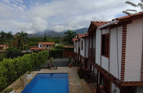 Sopetran Cottage | Cozy country retreat close to the mountains.