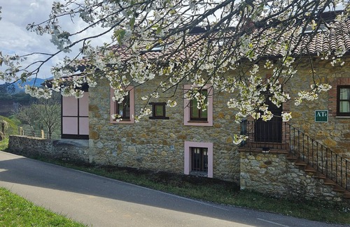 Vallobal House | Cozy Countryside Escape: Stay at La Bolera I
