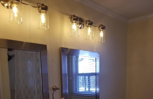 Reidsville House | Cozy Countryside Getaway with Fast Wifi/Hot Tub