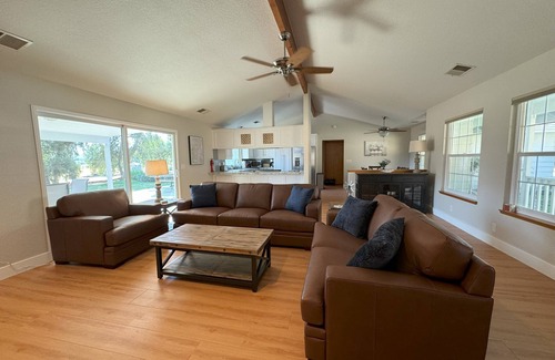 Exeter House | Cozy countryside home on 5 private acres - 30 min. to Sequoia Park entrance