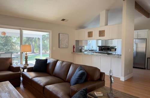 Exeter House | Cozy countryside home on 5 private acres - 30 min. to Sequoia Park entrance