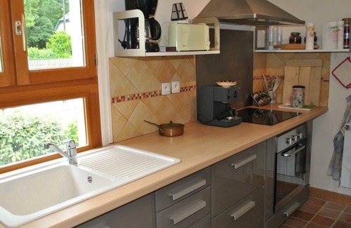 Montbazon Cottage | Cozy Couple's Getaway: Charming House with Garden, Fireplace, and Free WiFi