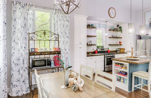 Smithville House | Cozy Couple's Retreat w/Hot Tub in Smithville!