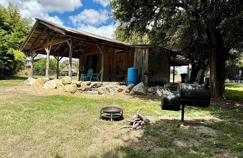 New Braunfels Cabin | Cozy Couples Cabin New Braunfels, on Lake Dunlap
