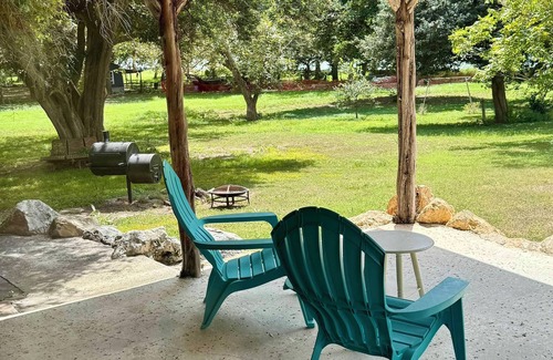 New Braunfels Cabin | Cozy Couples Cabin New Braunfels, on Lake Dunlap