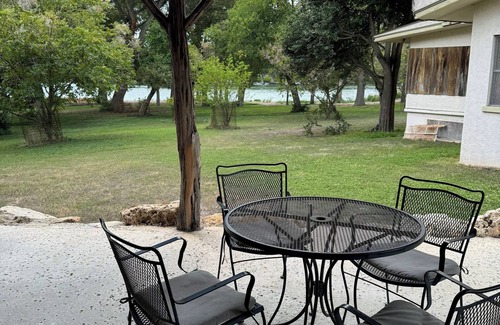 New Braunfels Cabin | Cozy Couples Cabin New Braunfels, on Lake Dunlap