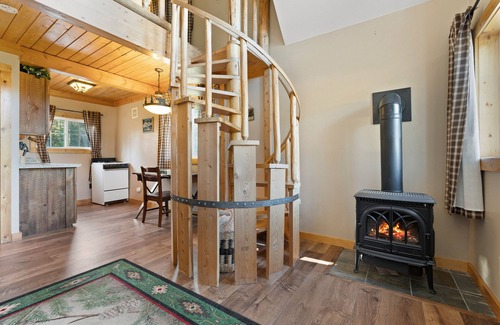 Kalispell Cabin | Cozy Couples cabin, hikers delight, epic Mountain View
