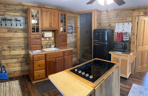 Swain Apartment | Cozy Couples Farmhouse Cottage- Minutes walk from Swain Ski Resort