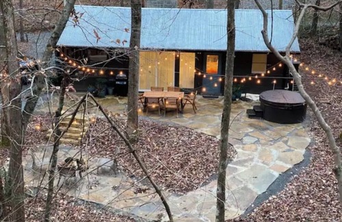 Morganton Cabin | Cozy Couples Getaway