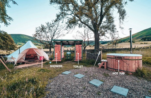 Peak District RV Rental | Cozy Couples Glamping - Private Hot Tub & Sauna