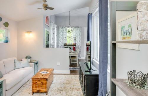 Smithville House | Cozy Couples Retreat with Hot Tub in Smithville!