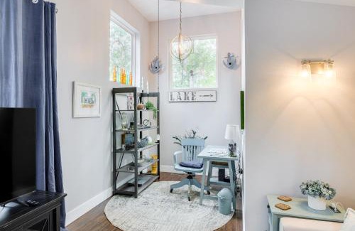 Smithville House | Cozy Couples Retreat with Hot Tub in Smithville!
