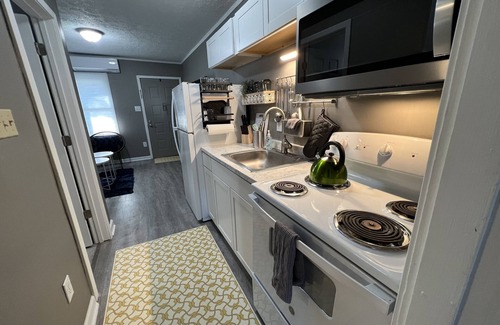 Fayetteville Apartment | Cozy Court Street Apartment Steps from Everything!
