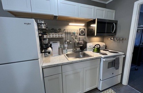 Fayetteville Apartment | Cozy Court Street Apartment Steps from Everything!