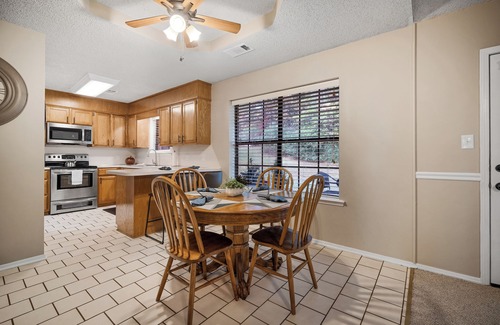 Van Buren House | Cozy Cove-Cute 3BR in Town
