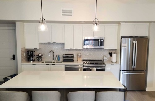 Copperstone Resort Apartment | Cozy Cove Retreat @ Sparrowhawk Lodge. Modern Mountain Comfort sleeps 9