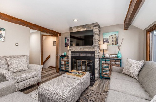 The Galena Territory Apartment | Cozy Cove Retreat l CLEAN 2 BEDROOM l A&D Rise Getaways