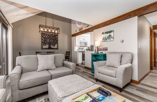 The Galena Territory Apartment | Cozy Cove Retreat l CLEAN 2 BEDROOM l A&D Rise Getaways