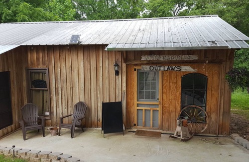 Cheatham County Cabin | Cozy Cowboy Cool Cabin