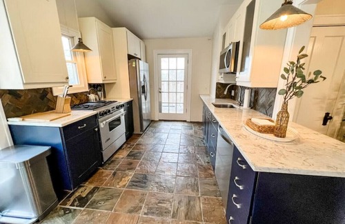 Roselawn Finance House | Cozy Craftsman | East Hyde Park