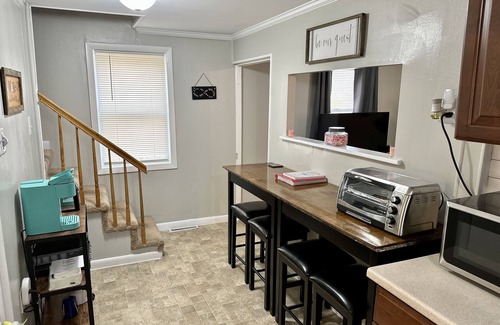 Clear Spring Cottage | Cozy Creek Retreat by Whitetail Resort W/hot tub