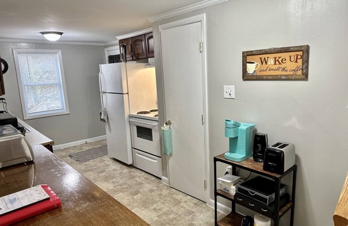 Clear Spring Cottage | Cozy Creek Retreat by Whitetail Resort W/hot tub