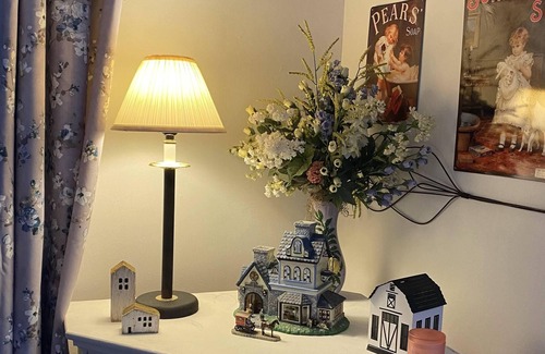 Cairo Cottage | Cozy Creek Side Cottage