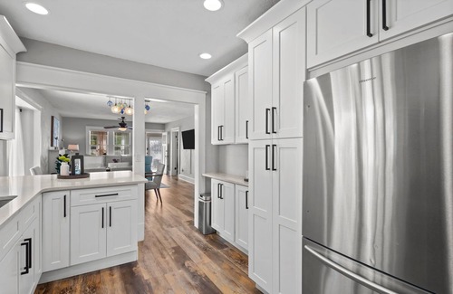 Bradenton House | Cozy Creekside Bungalow