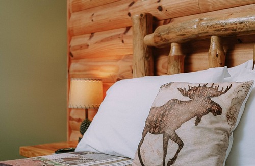 New Tripoli Cabin | Cozy Creekside Cabin -Lehigh Valley/Allentown