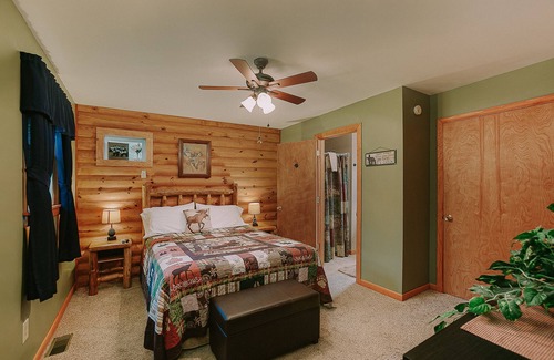 New Tripoli Cabin | Cozy Creekside Cabin -Lehigh Valley/Allentown
