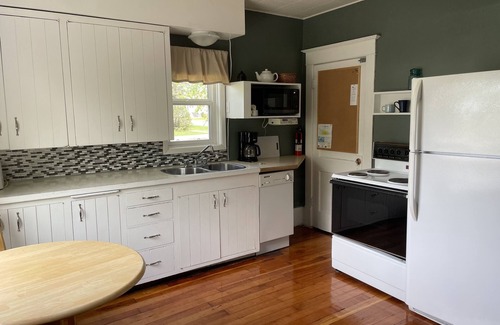 Rosthern Cottage | Cozy Creekside cottage offering a quiet rural prairie town experience