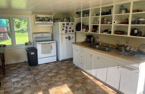 Madrid House | Cozy creekside retreat- 2mi to St. Lawrence River, 15mi to local Universities