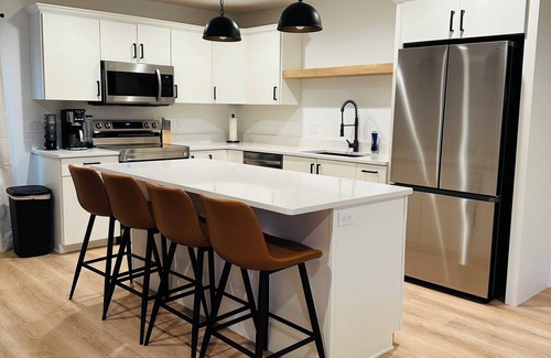 Sheridan Apartment | Cozy Creekside Retreat