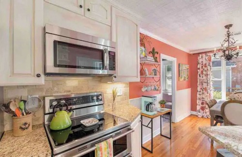 Sloan Lake House | Cozy Creole Cottage by Sloan's Lake.