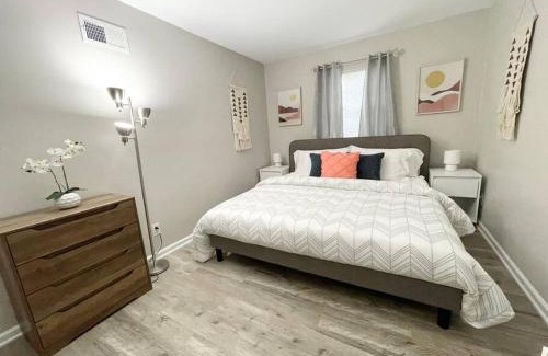 Durham Apartment | * Cozy Crib * Pet Friendly * King Bed *