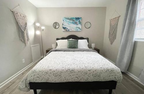 Durham Apartment | * Cozy Crib * Pet Friendly * King Bed *