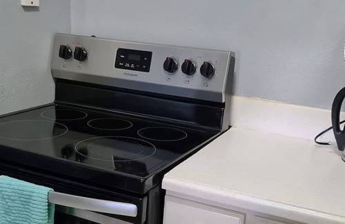 Beverly Hills Condo | Cozy Crystal Towers Liguanea Kingston 2 BR Apt