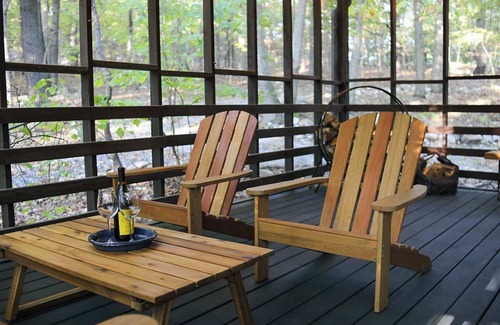 New Market Ski Chalet | Cozy & Curated w Fire Pit, Fireplace & Fast WiFi