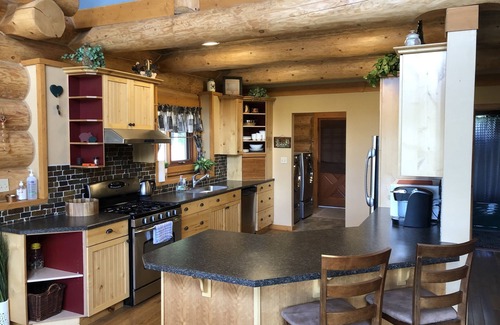 Logan Lake Cabin | Cozy Custom Log Cabin Nestled within Mile High Estates