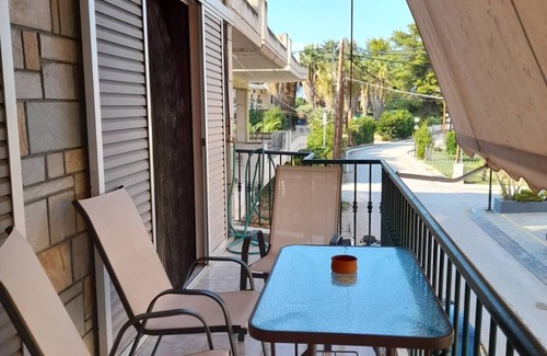 Lokroi Apartment | Cozy & cute apartment - 2 minutes from the beach!