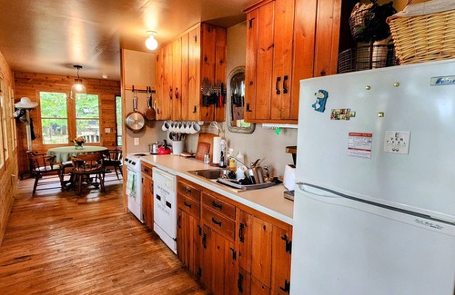 Shelby Cottage | Cozy, cute, clean cottage near Lake Michigan
