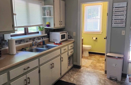 Wooster House | Cozy, cute home close to College of Wooster and Amish Country, Ohio