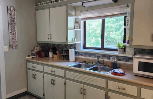 Wooster House | Cozy, cute home close to College of Wooster and Amish Country, Ohio