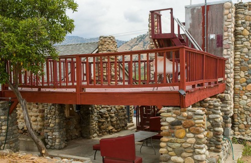 Springville House | Cozy cute home located in one of the gateways to sequoias.