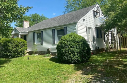 Inglewood Apartment | Cozy-Cute-Very Safe one bedroom ￼Treetop apt in East Nashville